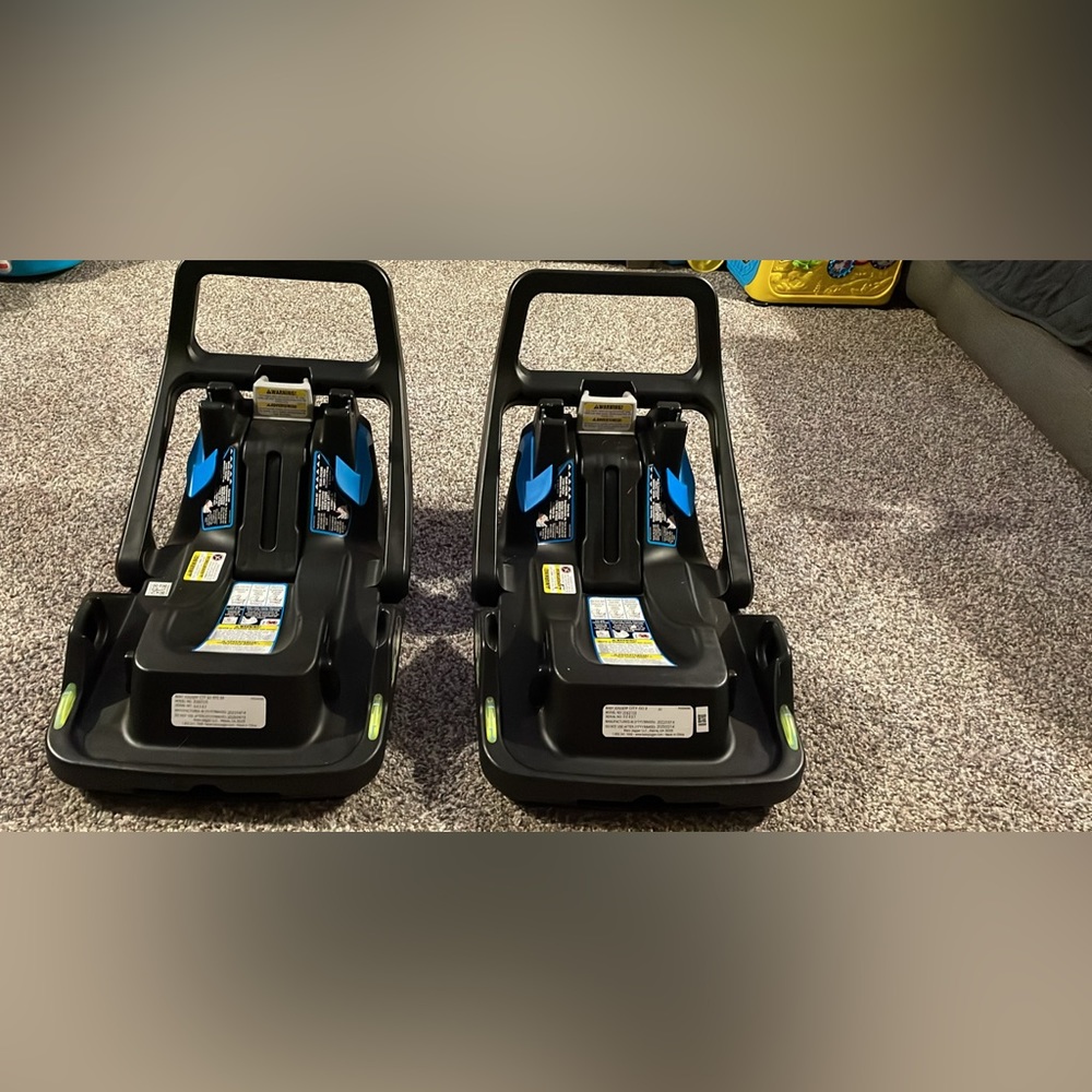 2 baby jogger bases (sold separately)